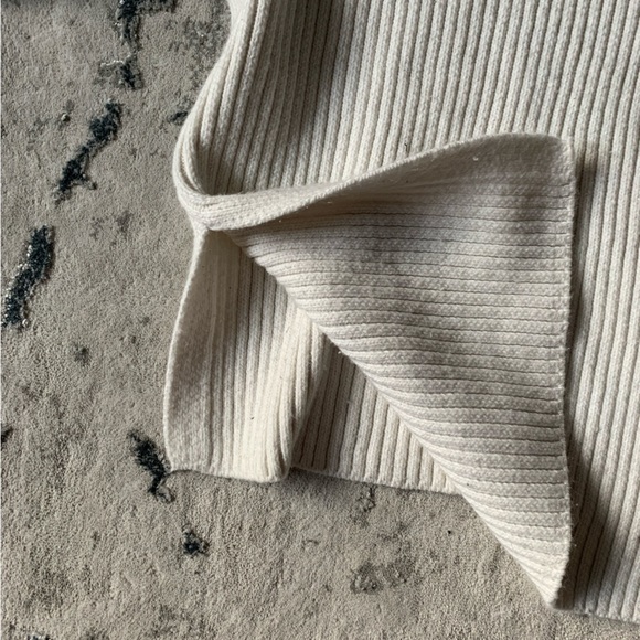 H&M WHITE OVERSIZED KNIT TURTLENECK SIZE XS WOMENS - Picture 3 of 6